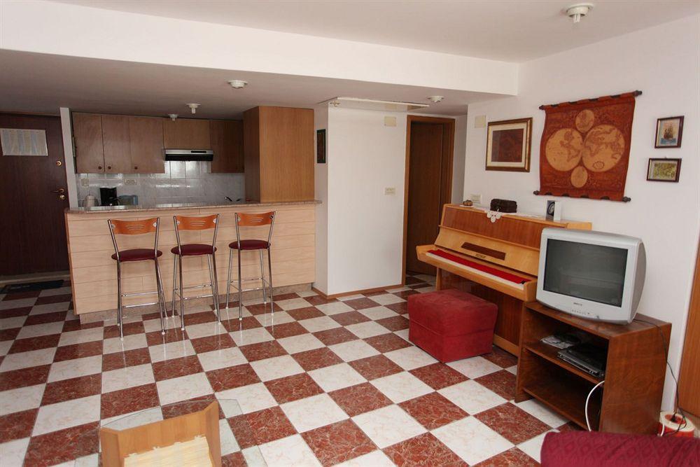Split Apartments Peric Esterno foto