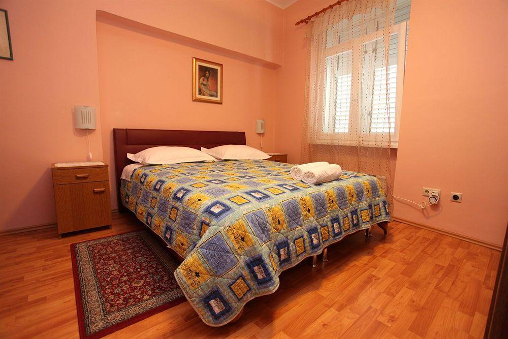 Split Apartments Peric Esterno foto