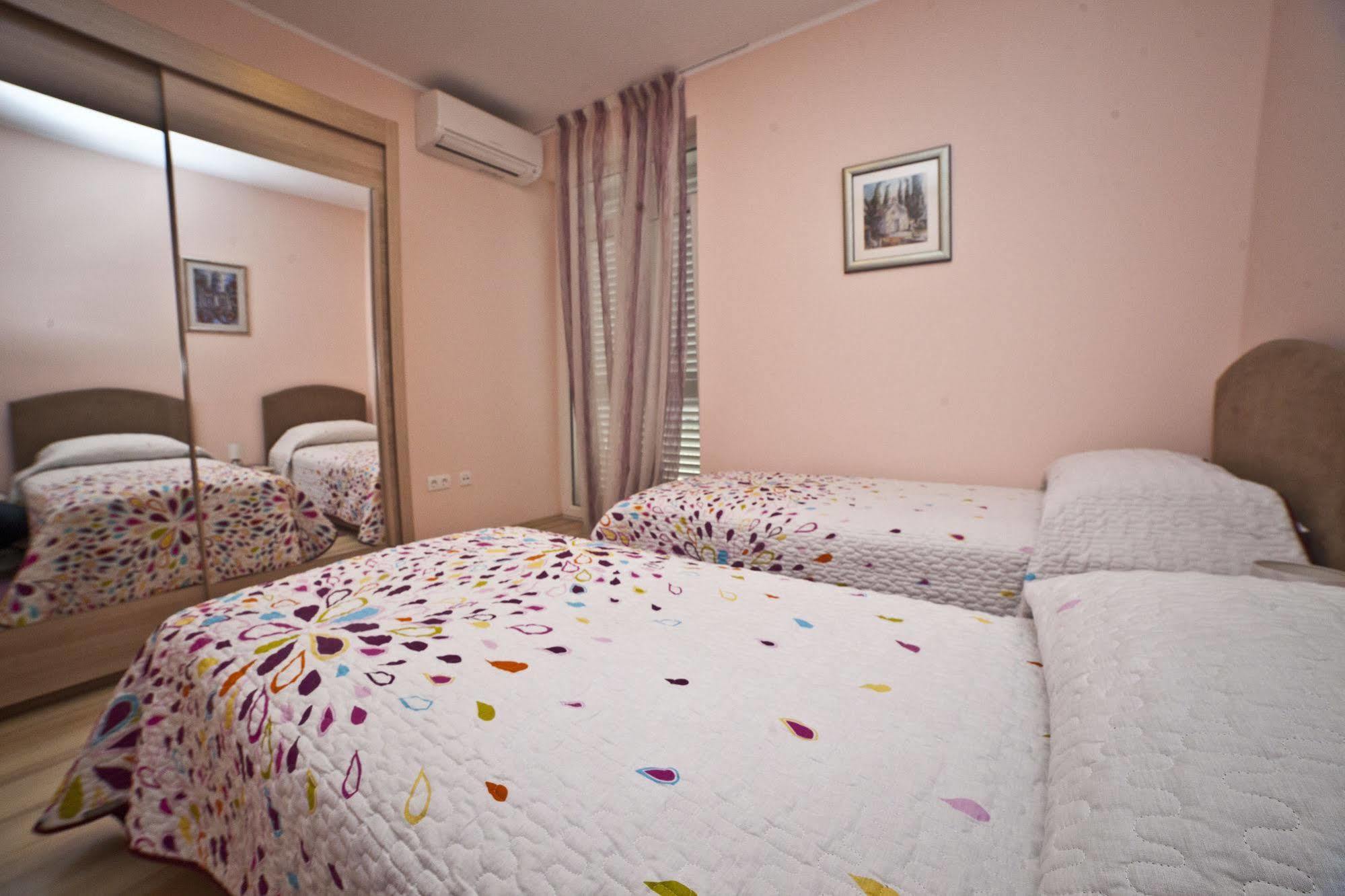 Split Apartments Peric Esterno foto